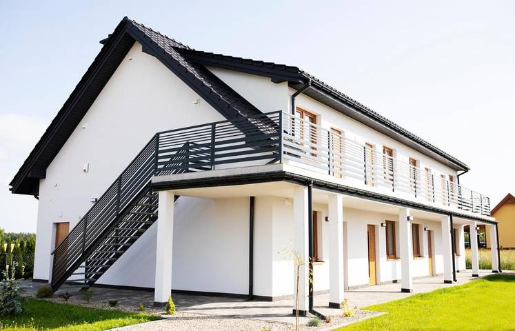 Apartament wakacyjny dla 4 osób, z Jacuzzi i Ogród oraz Basen i Widok na jezioro w Śniardwy