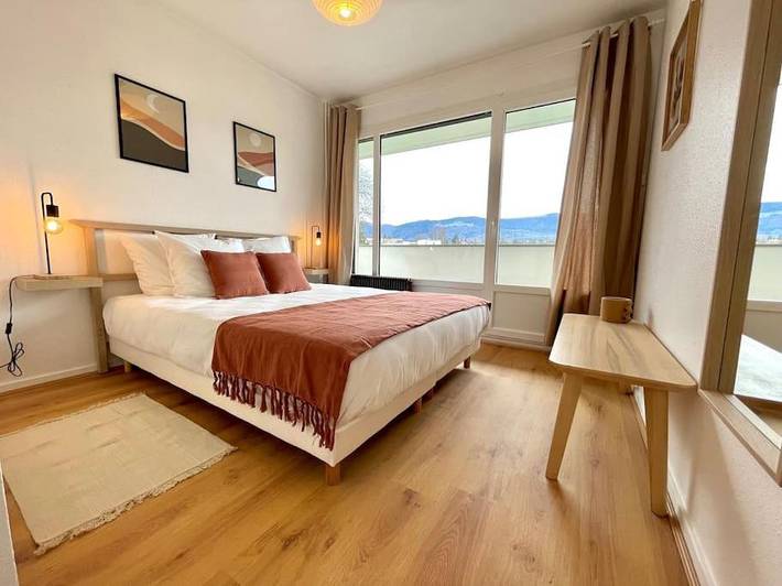 Gîte pour 4 personnes, avec Balcon ainsi que Terrasse et Vue à Saint-Julien-en-Genevois