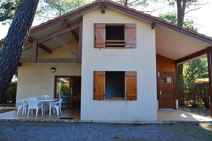 Chalet pour 6 personnes, avec piscine et jardin à Gujan-Mestras