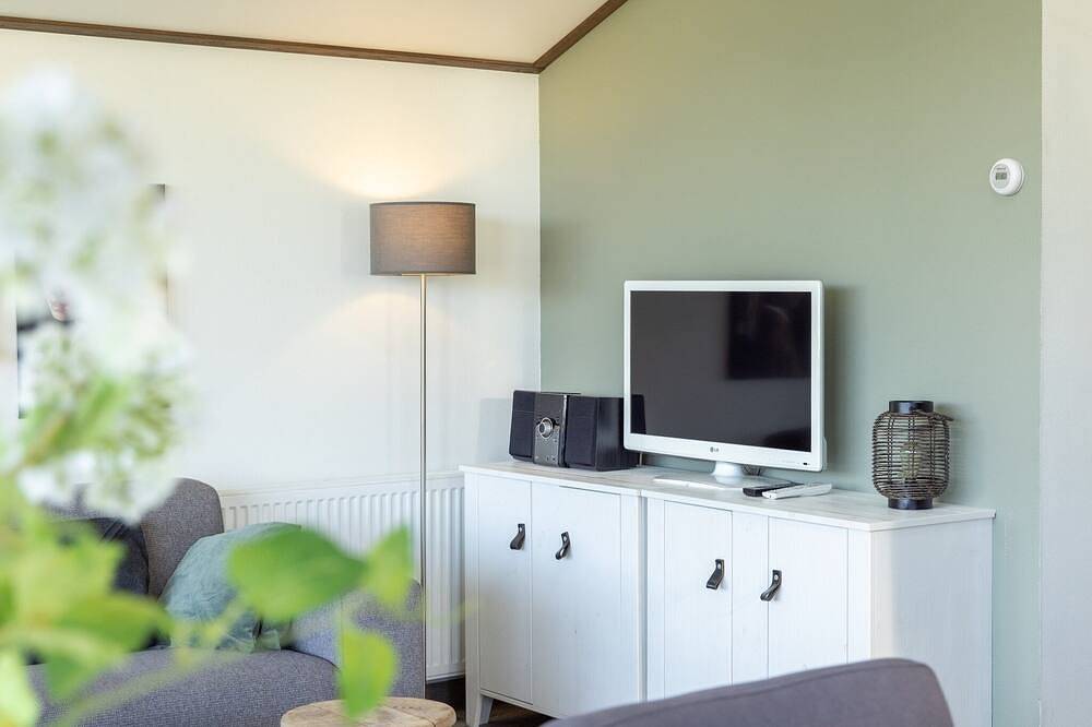 Modernes Chalet in der Nähe des Sneeker Sees in Friesland