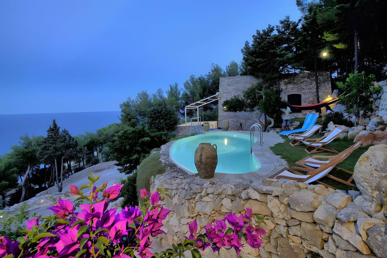 Incantevole villa con piscina a sfioro vista mare in Torre Pali, Salve