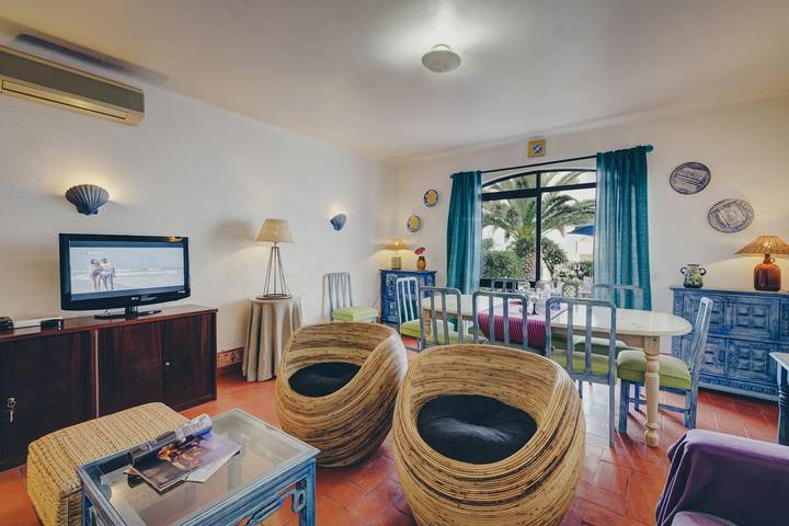 Gîte pour 10 personnes, avec jardin à Porches