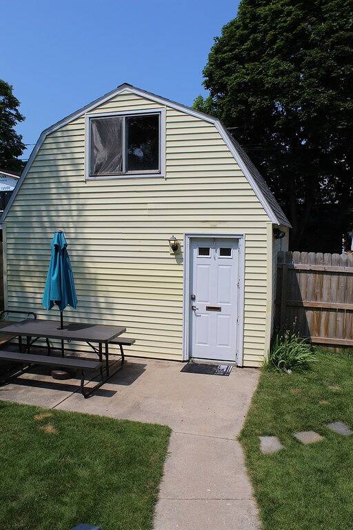 Updated & short walk to downtown Charlevoix! in Charlevoix, Charlevoix County