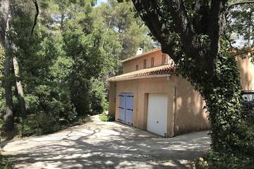 Location de vacances pour 8 personnes, avec jardin à Fuveau