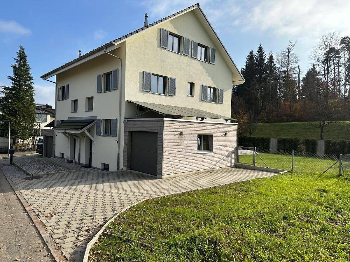 Three-Bedroom House in Rüti (ZH), Zürich Voralpen