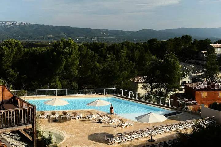 Location de vacances pour 8 personnes, avec piscine ainsi que terrasse et vue, animaux acceptés à Mallemort - 3