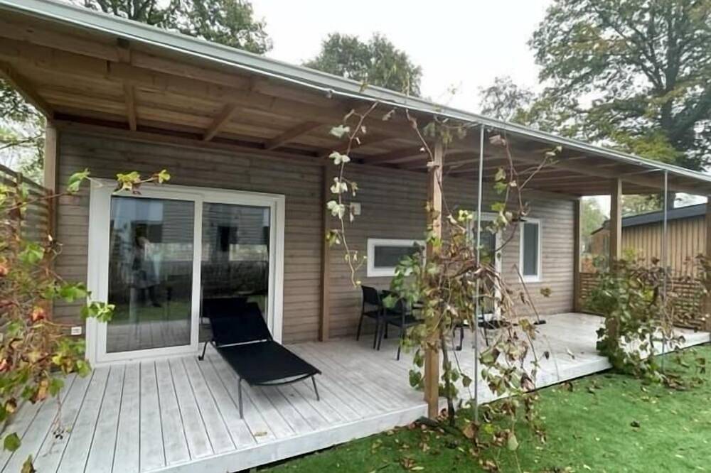 4 pers. chalet with 2 bedrooms and terrace in Veluwemeer