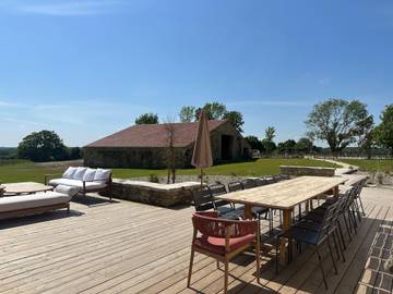 Gîte pour 15 personnes, avec piscine ainsi que terrasse et jardin, adapté aux familles à Sainte-Cécile (Vendée)