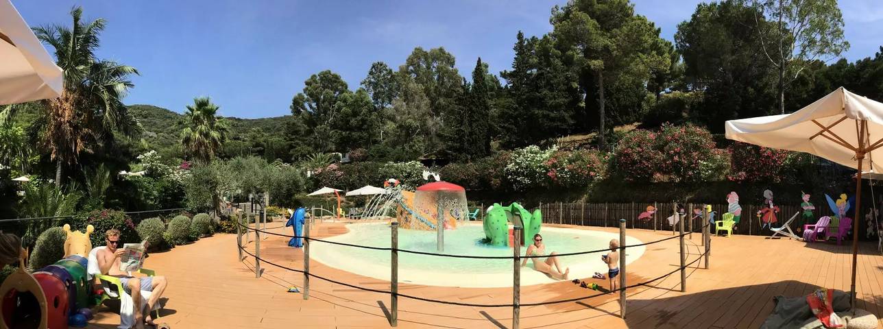 Wohnwagen für 4 Personen, mit Terrasse und Sauna in Portoferraio - 2