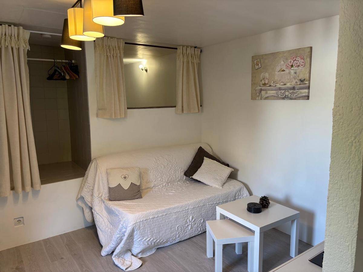 Appartement entier, Studio with Terrace in Le Val, Région de Brignoles