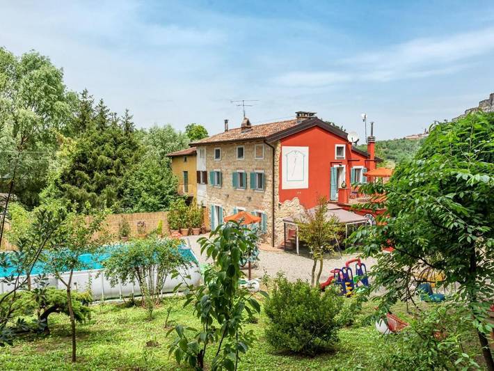 Appartamento per 7 persone, con Balcone e Terrazza nonché Giardino e Piscina a Vignale Monferrato