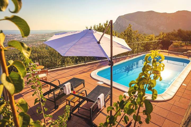 Villa for 5 personer, med hage og jacuzzi - 1