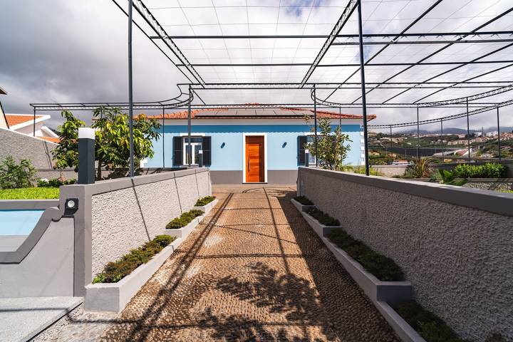 Ferienhaus 'Solar Do Iheuzinho' mit Bergblick, Wi-Fi und Klimaanlage in Câmara de Lobos, Madeira