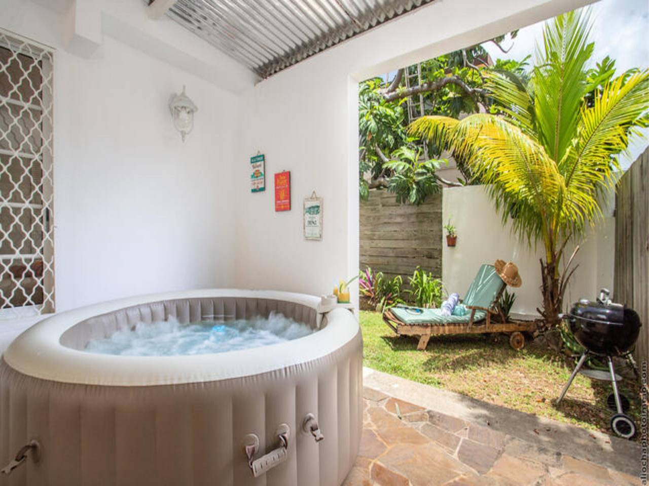 Ganze Wohnung, Villa in Robert Bay mit Pool und Whirlpool in Le Robert, Martinique