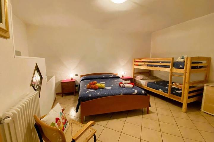 Ferienwohnung für 16 Personen, mit Terrasse in Brusimpiano Gemeinde