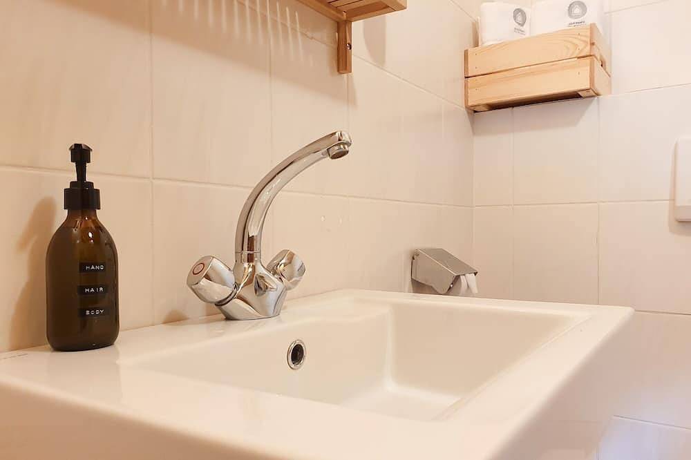 Ganze Wohnung, Alpenflair Apartment mit Balkon - inkl Parkplatz #4 in Stubaier Alpen, Götzens