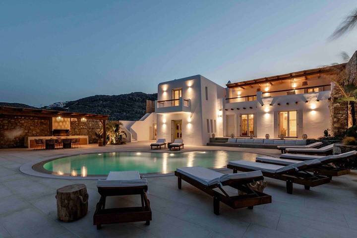 Vacation rental for 15 people, with yard, kid friendly in Mykonos