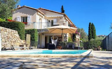 Gîte pour 4 personnes, avec piscine et jardin ainsi que vue sur le lac et vue à Spéracèdes