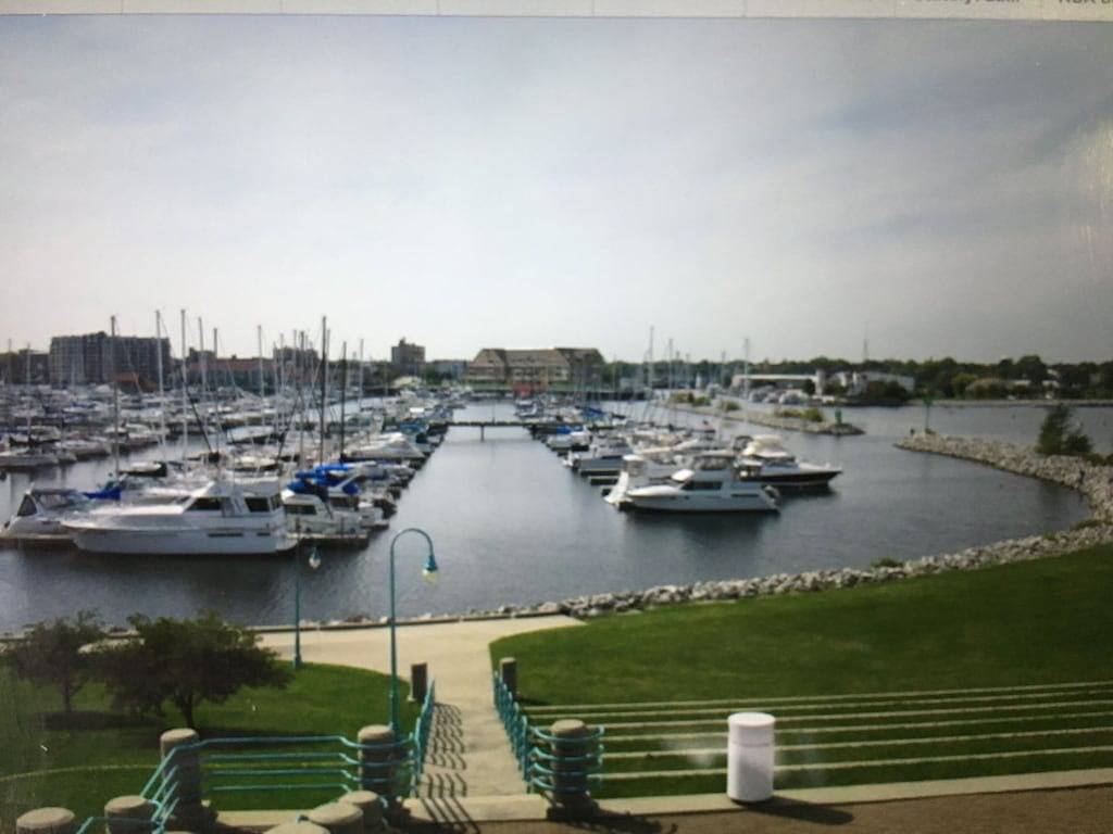 Wunderbar! Great Lakes Naval Graduation - für 12 Personen in Racine, Racine County