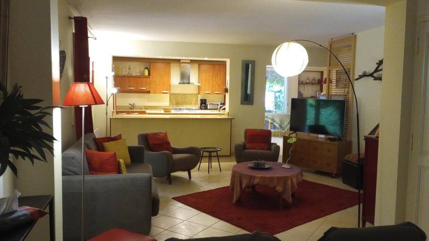 Location de vacances pour 7 personnes, avec jardin ainsi que jacuzzi et piscine, adapté aux familles à Sarrians - 2