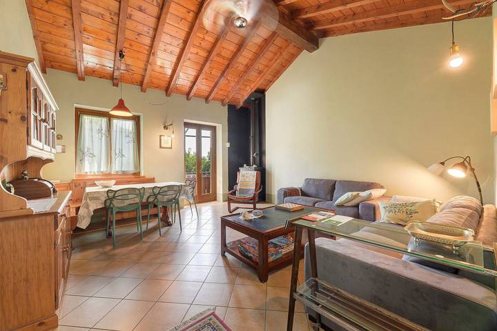Holiday Home 'Agnese' with Lake View, Private Terrace and Wi-Fi in Pradello (Bellano), Bellano
