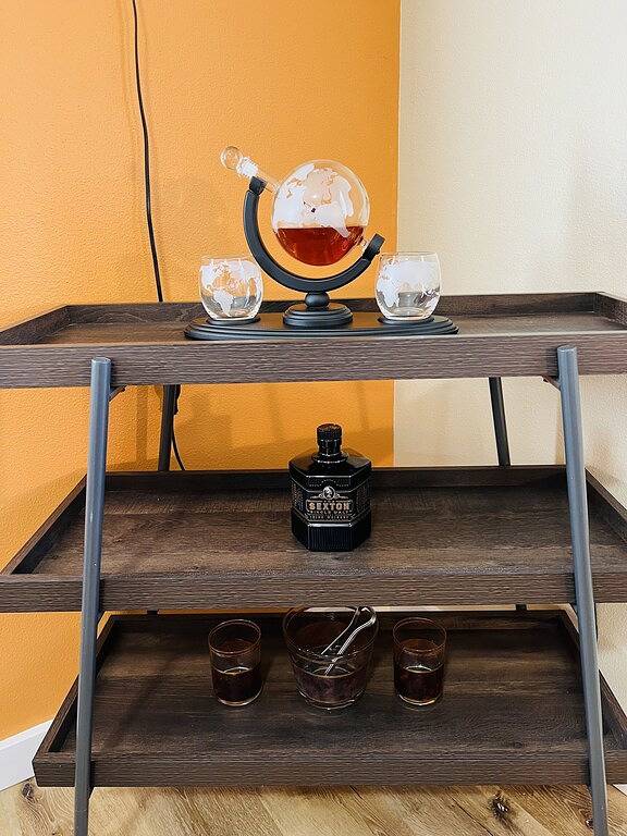 Ganze Wohnung, Mad Men Retro Style w/ Record Player in Salem (OR), Willamette Valley