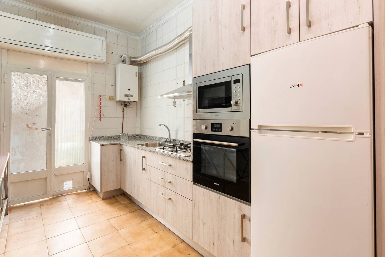 Apartamento entero, Apartamento 'Hostal Venta' con vistas a la montaña, piscina compartida y Wi-Fi in Lorca, Interior de Murcia