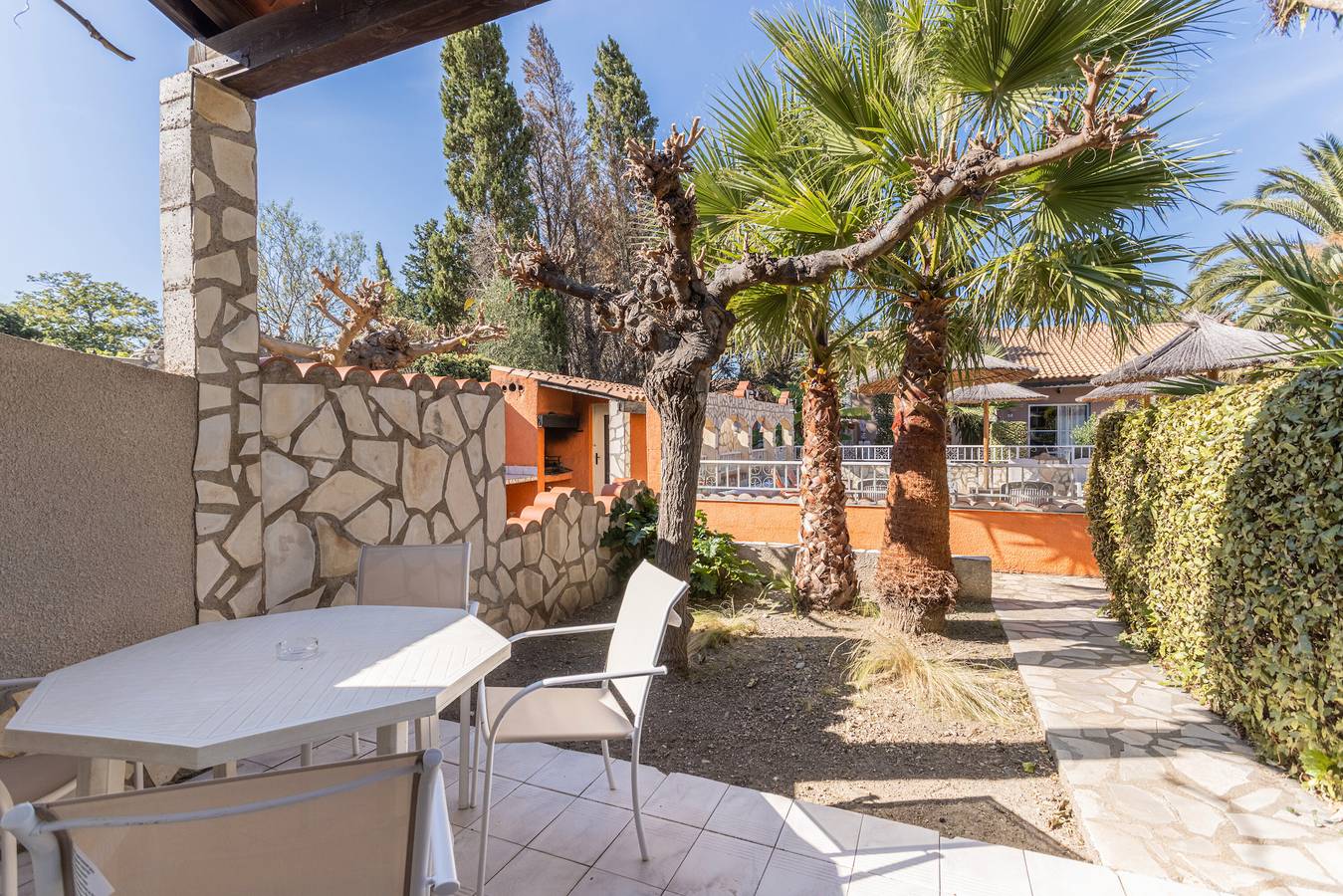 Ferienhaus 'La Capelle 4 Personen 877' mit Gemeinschaftspool, Wlan und Klimaanlage in Roquefort-des-Corbières, Narbonne und Umgebung