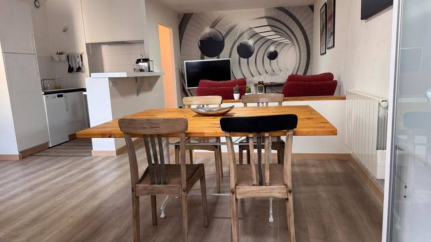 Gîte pour 3 personnes, avec terrasse à Laissac