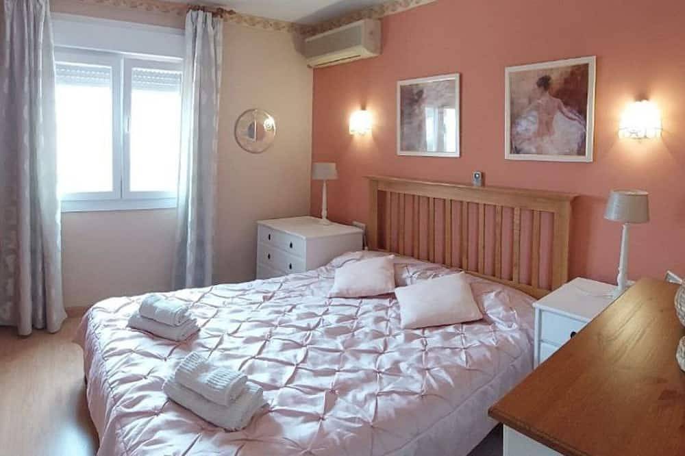 Charmante kleine villa in een rustige hoek, gedeeld zwembad, tnt fr. in Calpe, Costa Blanca