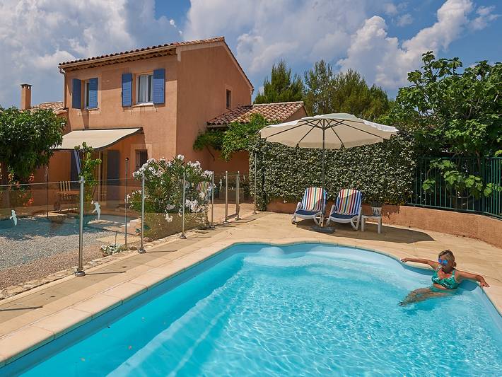 Villa pour 6 personnes, avec Terrasse ainsi que Jardin et Piscine à Nans-les-Pins