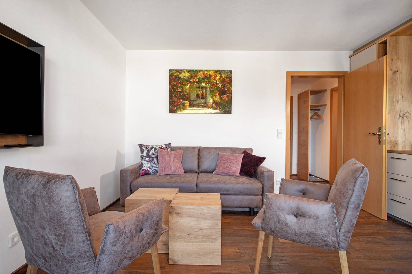 Ολόκληρο το διαμέρισμα, Apartment 'Wohnung Cox Orange' with Shared Terrace, Shared Garden and Wi-Fi in Immenstaad, Immenstaad am Bodensee