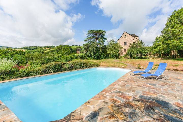 Location de vacances pour 8 personnes, avec Piscine à Auzits