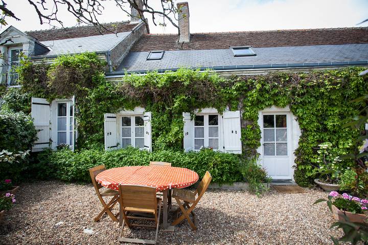 Gîte pour 4 personnes, avec piscine à Monteaux