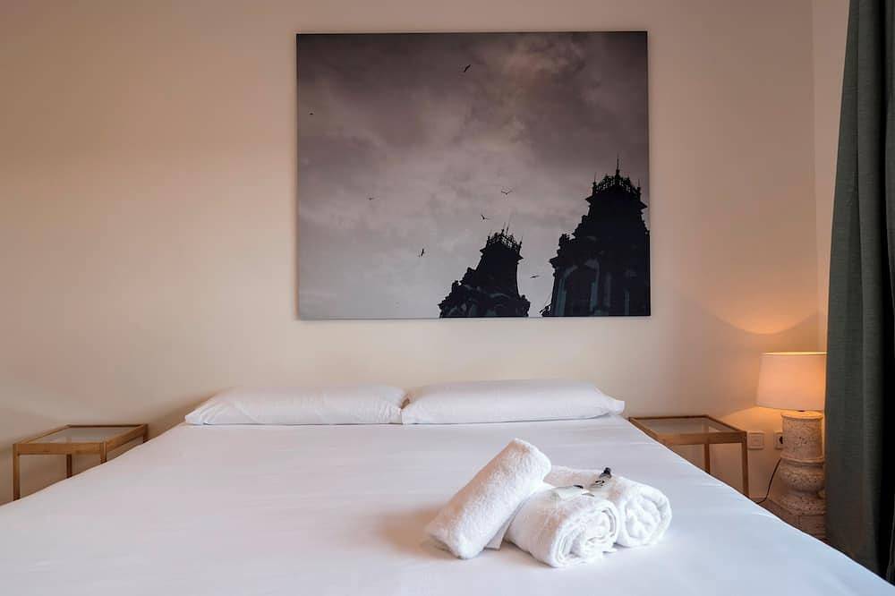 Entire apartment, Bebarceloner Pelayo Studios in Barcelona Centre, Barcelona