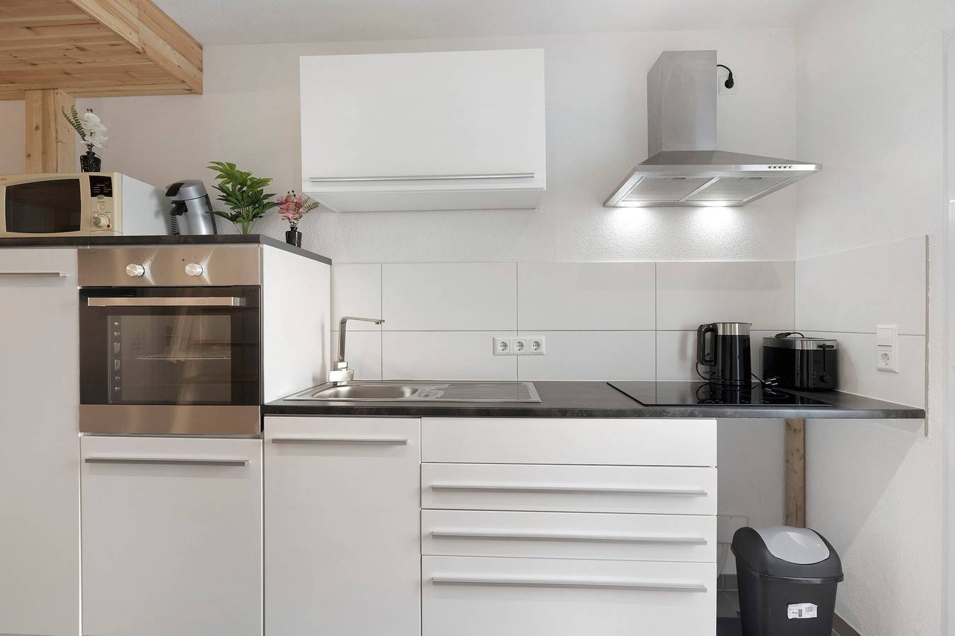 Ganze Wohnung, Apartment „Monteure Wohnung Cristina“ mit privater Terrasse und Wlan in Rielasingen-Worblingen, Hegau