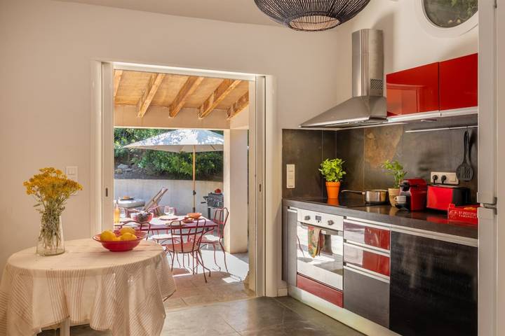 Location de vacances pour 10 personnes, avec terrasse ainsi que jardin et piscine, adapté aux familles à Corbara - 2