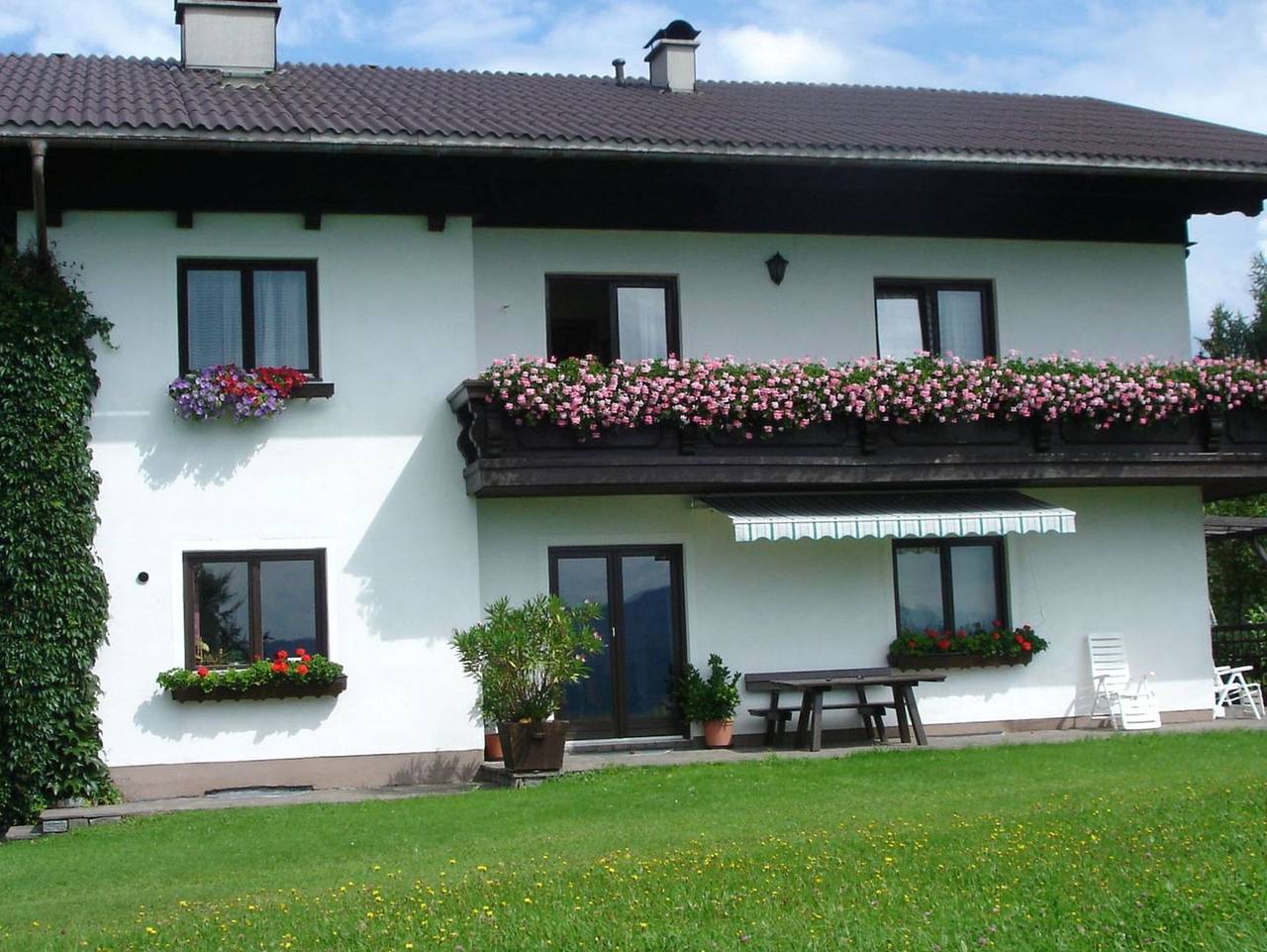 Ganze Ferienwohnung, Haus Gertraud Brand - Ferienwohnung Seeblick in Salzkammergut-Berge, Weyregg am Attersee