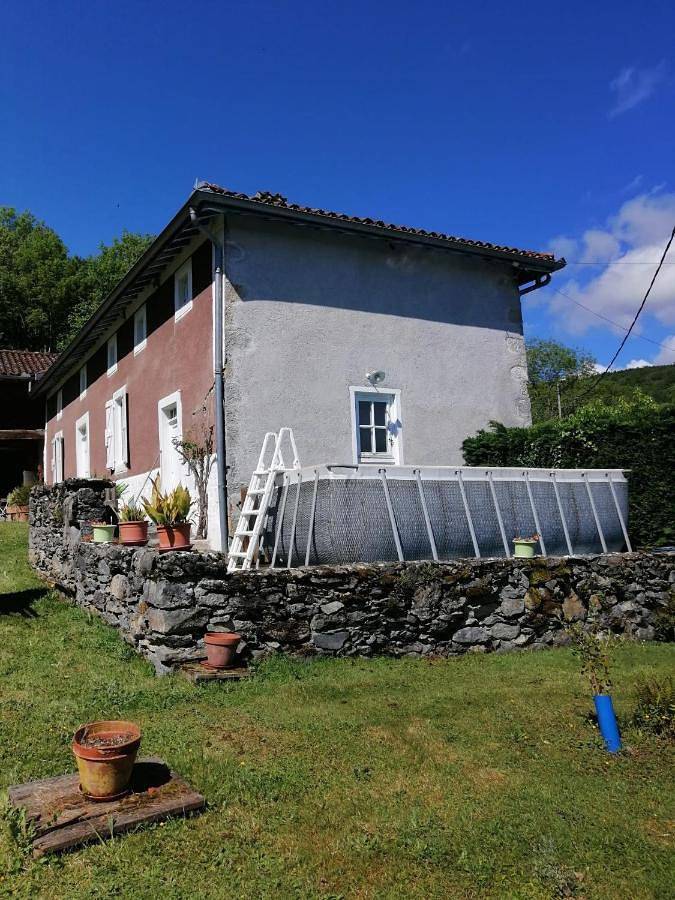 Location de vacances pour 8 personnes, avec terrasse et piscine ainsi que vue et jardin dans Cier-de-Rivière - 3