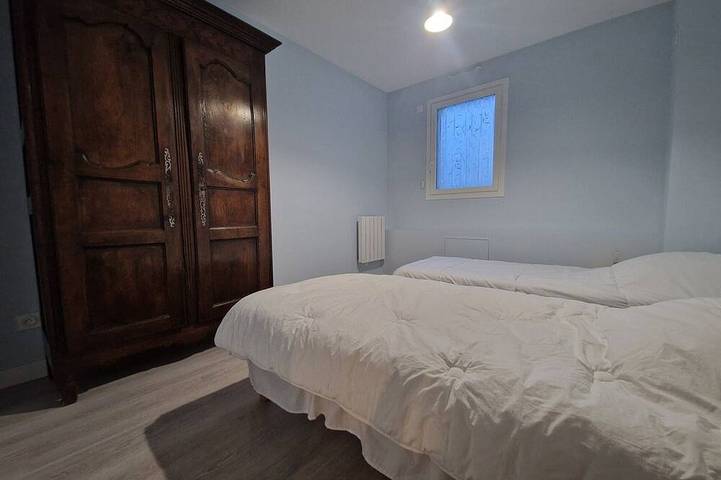 Ganze Wohnung, Moderner Komfort mit Pool und Garten, Nähe See in Menthon-Saint-Bernard, Annecy und Umgebung