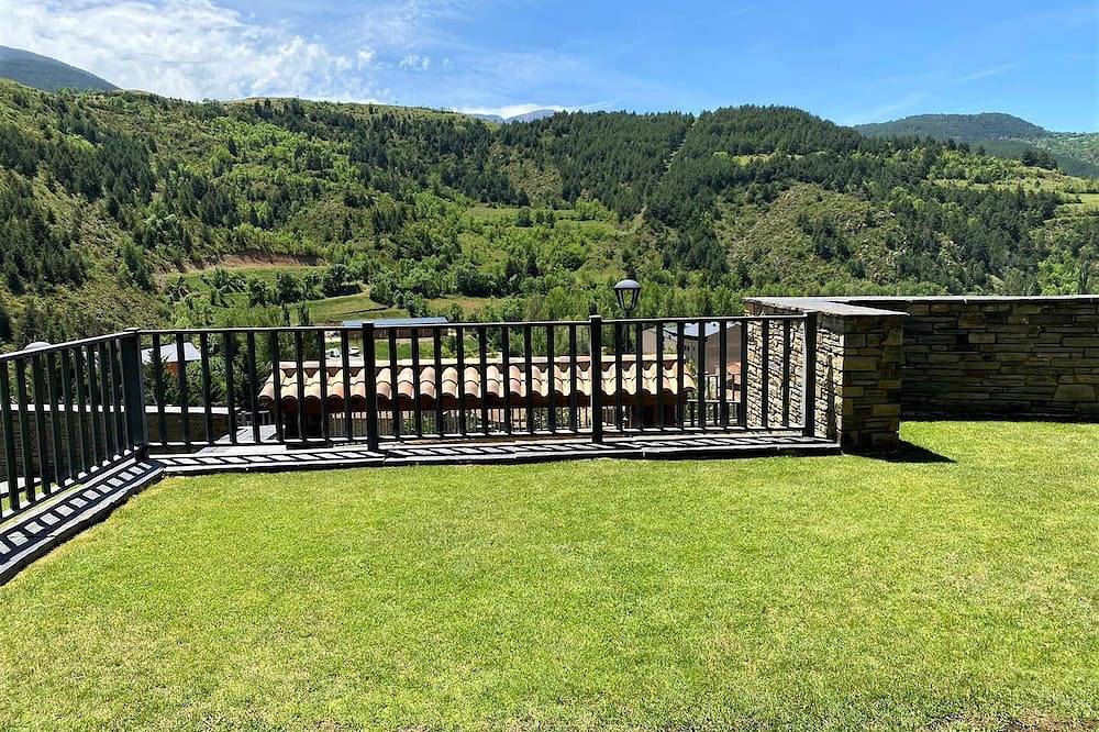 Martinet l - Cuatro Habitaciones Casa, Capacidad 8 in Martinet de Cerdanya, Montellá Martinet