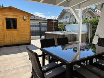 Ferienhaus für 4 Personen, mit Terrasse und Sauna sowie Whirlpool im Chiemgau