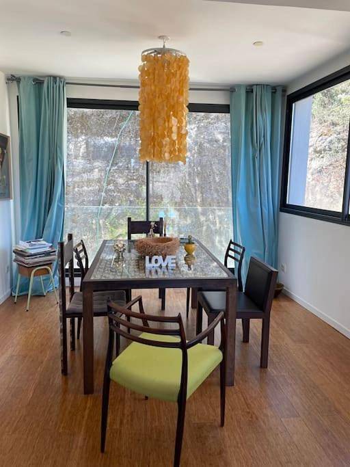 Location de vacances pour 4 personnes, avec vue ainsi que jardin et piscine à La Motte-d'Aigues - 3