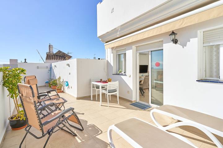 Entire apartment, Fernandita Apartment for Couples with 2 Private Terraces, Wi-Fi & Barbecue, Near the Beach in Nerja Centre, Nerja