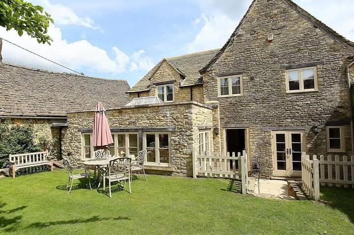 Cottage for 6 people, with garden, with pets in Burford