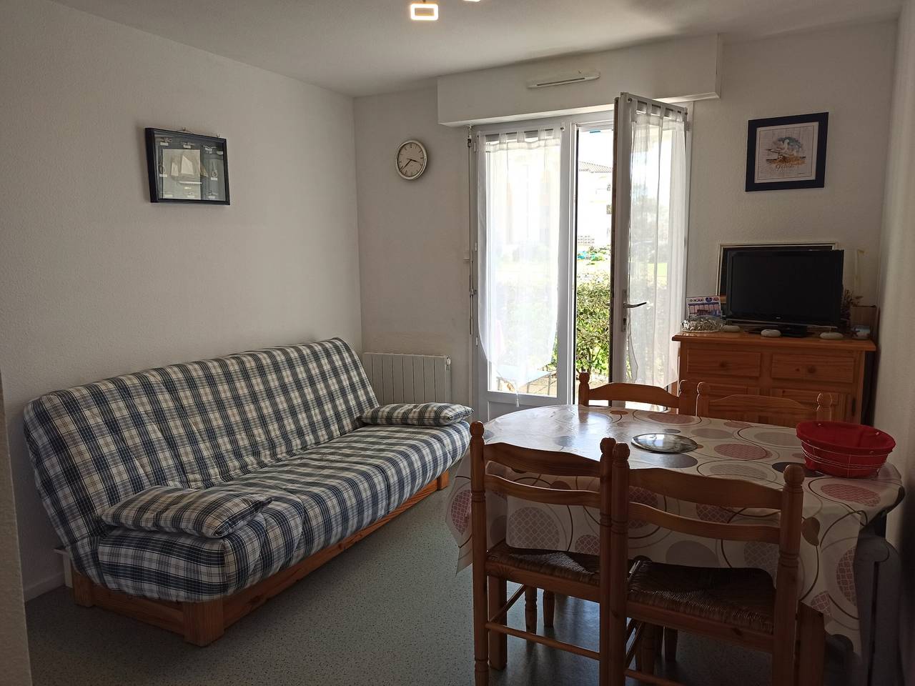 Apartamento entero, T2 en Les Sables d'Olonne con Terraza, cerca de la Playa in Château-d'Olonne, Vandea