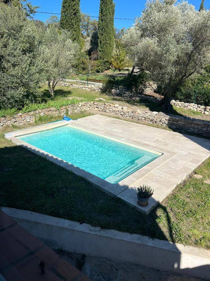 Villa pour 6 personnes, avec Terrasse ainsi que Jardin et Piscine à Le Castellet - 4