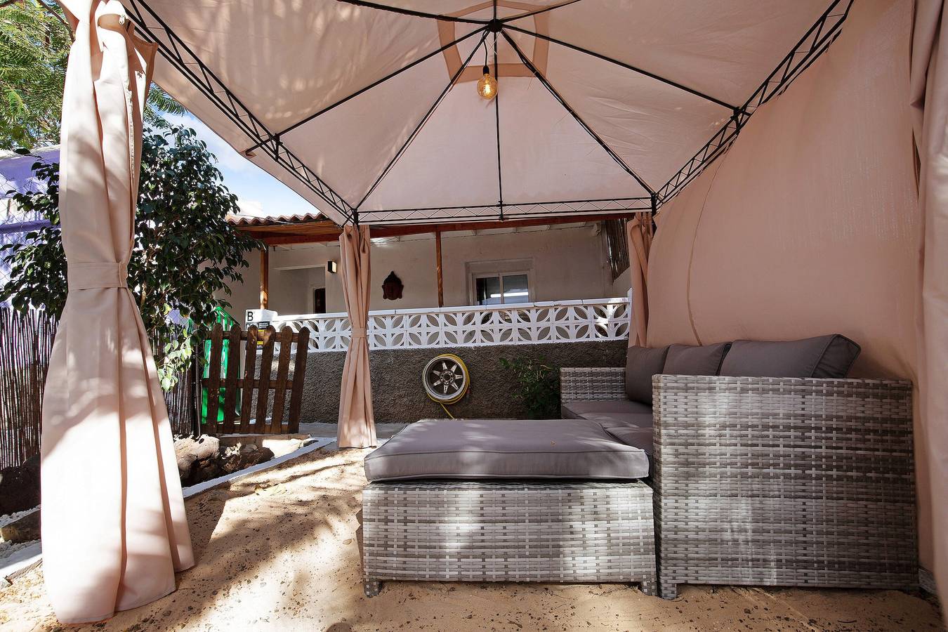 Vacation Home "Casa Alexis" with Wi-Fi, Terrace & Garden in La Lajita, Pájara