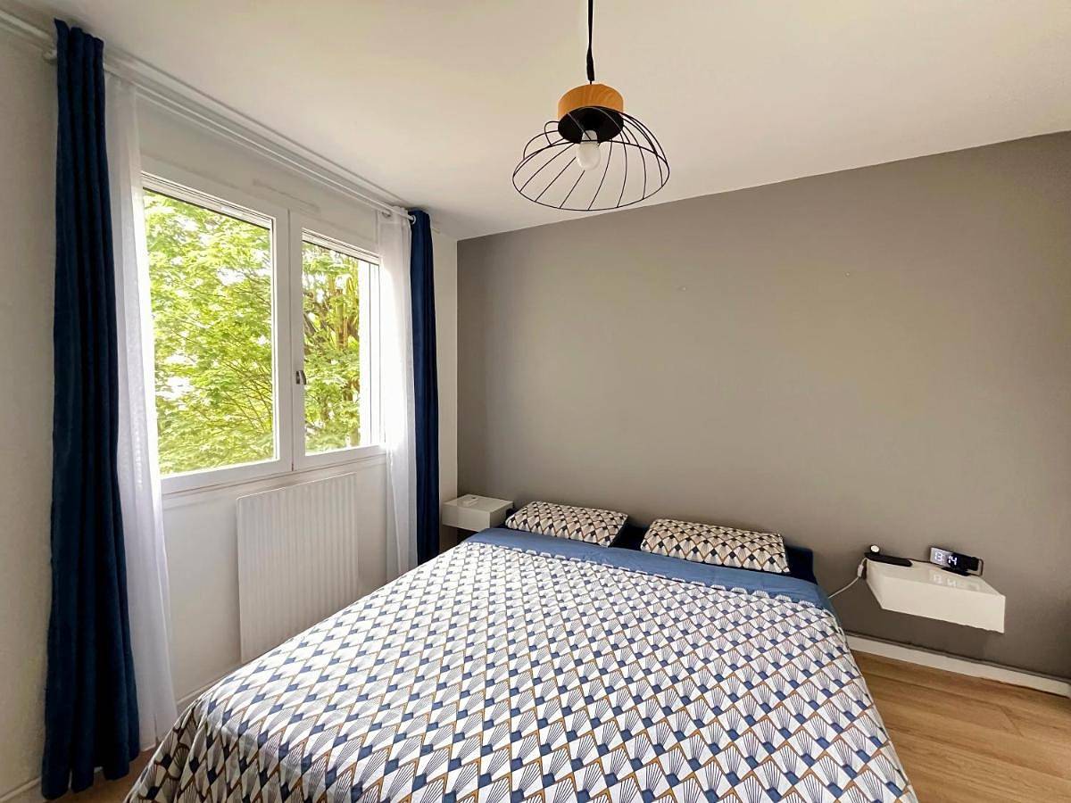 Appartement entier, Two-Bedroom Apartment in Fontenay-sous-Bois, Val-de-Marne