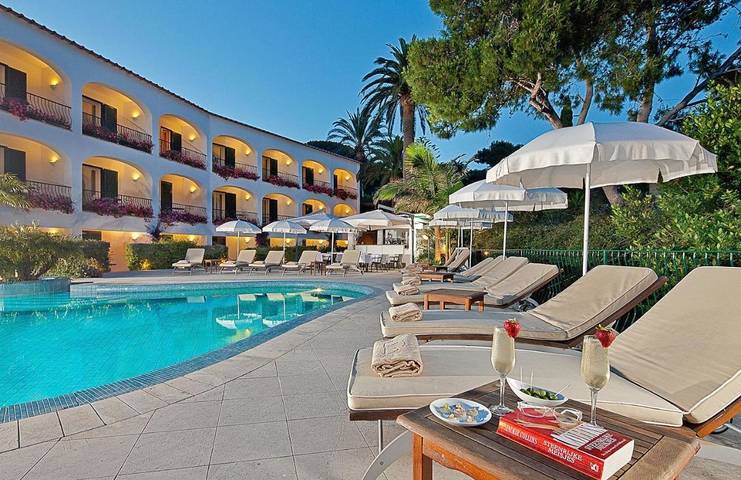 Hotel voor 2 personen, with zwembad and tuin as well as sauna in Capri